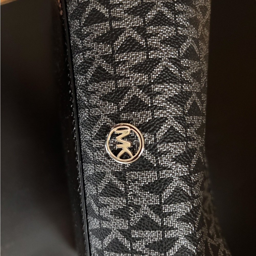 NWT Michael Kors Gray Monogram Toiletry Bag - Picture 5 of 5